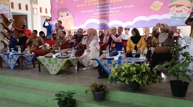 Foto Giat Literasi Erlangga di Lampung Barat